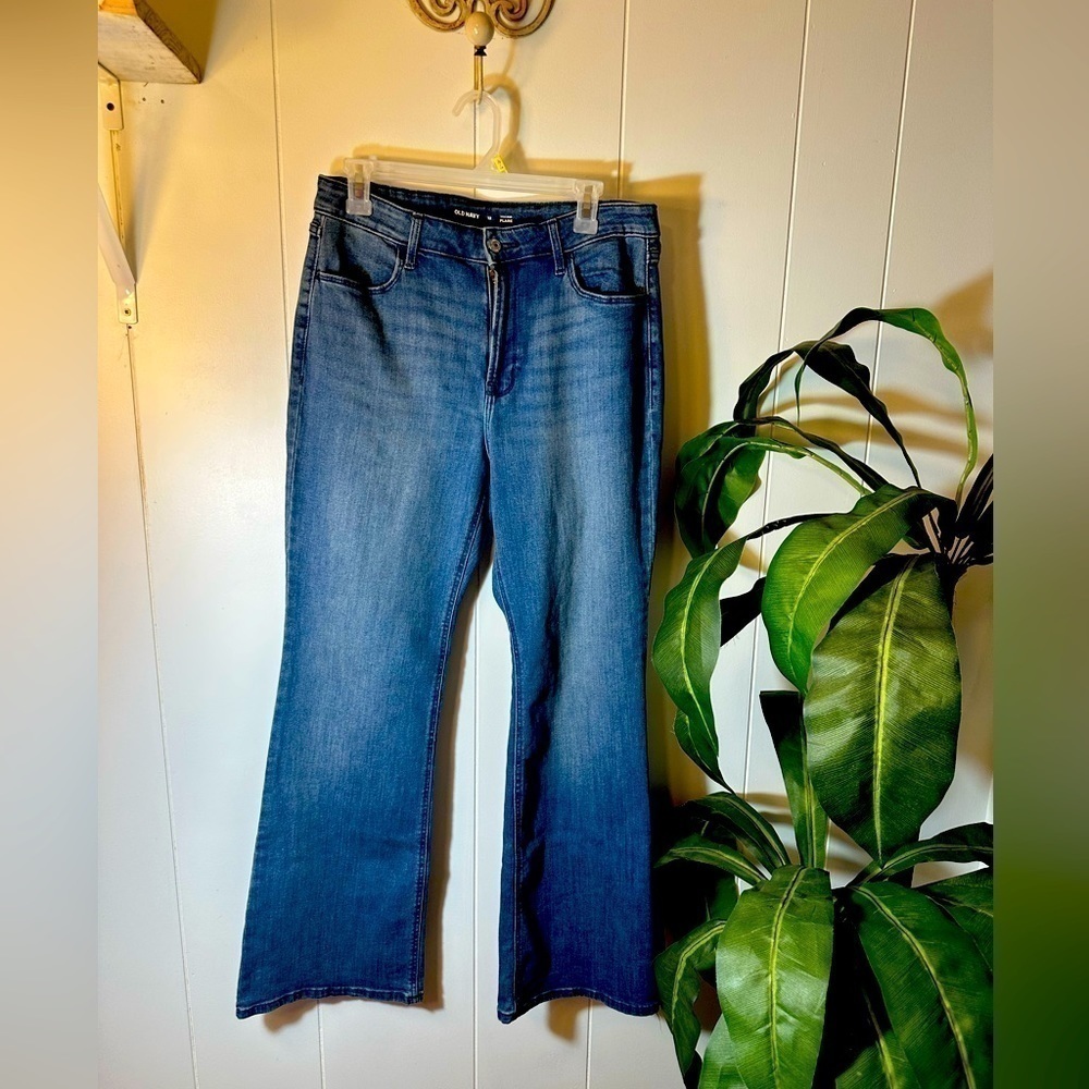 Old Navy Women’s High-Rise Flare Jeans Size 12